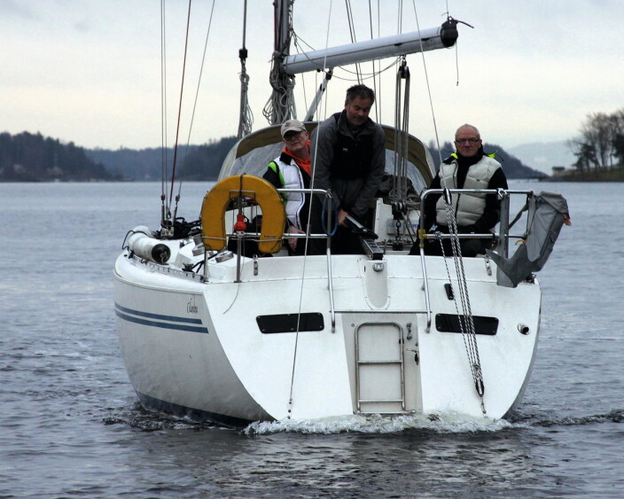 BAKKING: Foldepropeller har sin svakhet under bakking. Skrydstrup mener at det gjelder å tørre å bruke turtallet. BAKKING: Foldepropeller har sin svakhet under bakking. Skrydstrup mener at det gjelder å tørre å bruke turtallet.