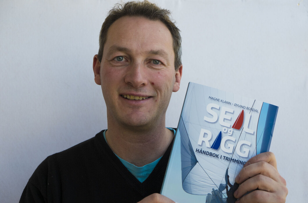 NY BOK: Magne Klann er den ene av de to som står bak den nye boken om trimming av seil og rigg. Øyvind Bordal er medforfatter. NY BOK: Magne Klann er den ene av de to som står bak den nye boken om trimming av seil og rigg. Øyvind Bordal er medforfatter.