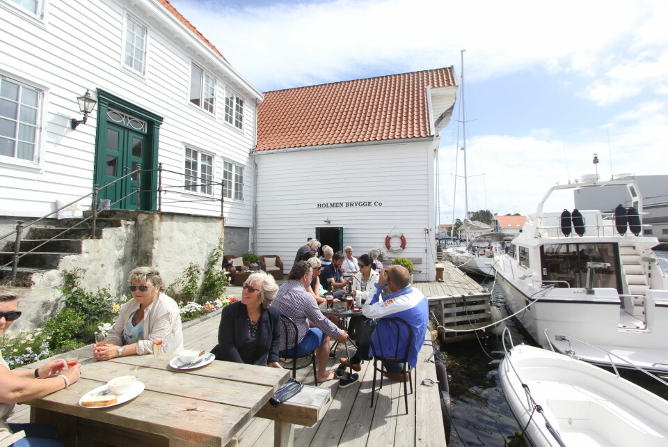 SERVERING: På Holmen Brygge i Skudeneshavn ligger «Det Gjestfrie Hus», som har vært gjestgiveri helt siden 1771 og nå er under restaurering.