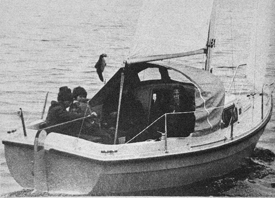 TEST: Bilde fra testen i 1975 av Marieholm MS20 med bror Håkon til rors. Den gangen uten redningsleider og pushpit.