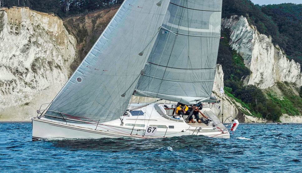 Doublehandseiler på vei rundt Møns Klint under Vegvisir Race i 2019
