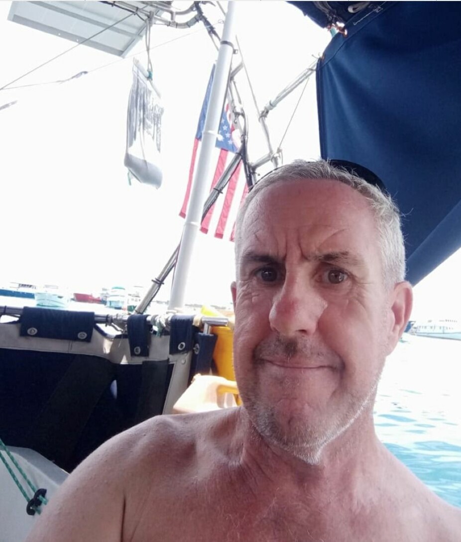 Tim Brill fra USA på S/Y Intrepid. Nå i karantene i Maldivene, etter dramatisk seilas dit fra Thailand via India.