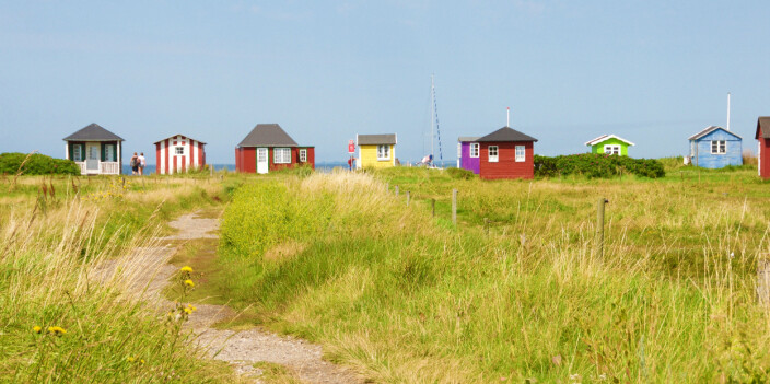 MOTIV: De ikoniske badehusene på sandrevet Revkrog ved Ærøskøbing. MOTIV: De ikoniske badehusene på sandrevet Revkrog ved Ærøskøbing.