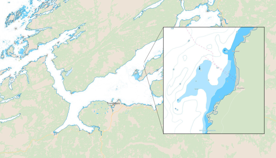 GRUNNSTØTING: Seilbåten gikk på grunn vest av en jernstake, som forsikringsselskapet mener var plassert feil, ved Frosta. GRUNNSTØTING: Seilbåten gikk på grunn vest av en jernstake, som forsikringsselskapet mener var plassert feil, ved Frosta.