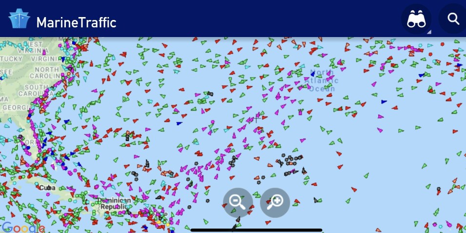 Et snapshot fra Marine Traffics trackingkart. De lilla båtene er fritidsbåter. Det er fascinerende å følge seilbåtenes «migrasjon over havet» fra Karibien med kurs mot Azorene.