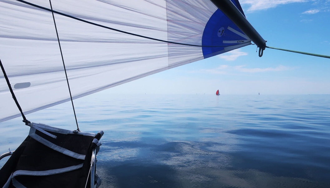 STILLE OG VARMT: Så langt har Rustad Sails TwoStar bydd på lite vind og tropeseilas – som varslet. STILLE OG VARMT: Så langt har Rustad Sails TwoStar bydd på lite vind og tropeseilas – som varslet.