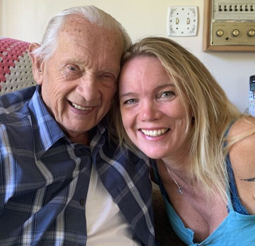 Ingrid endelig hjemme hos sin kjære gamle venn Finn Raae fra Bergen by, bosatt i Bergen County i New Jersey. Gjensynsgleden var stor. Dette er mannen Vilja «lå bi» for ute på Storhavet heller enn å gå i land og eksponere oss for corona-smitte. Det var sannelig verdt det! Ingrid endelig hjemme hos sin kjære gamle venn Finn Raae fra Bergen by, bosatt i Bergen County i New Jersey. Gjensynsgleden var stor. Dette er mannen Vilja «lå bi» for ute på Storhavet heller enn å gå i land og eksponere oss for corona-smitte. Det var sannelig verdt det!