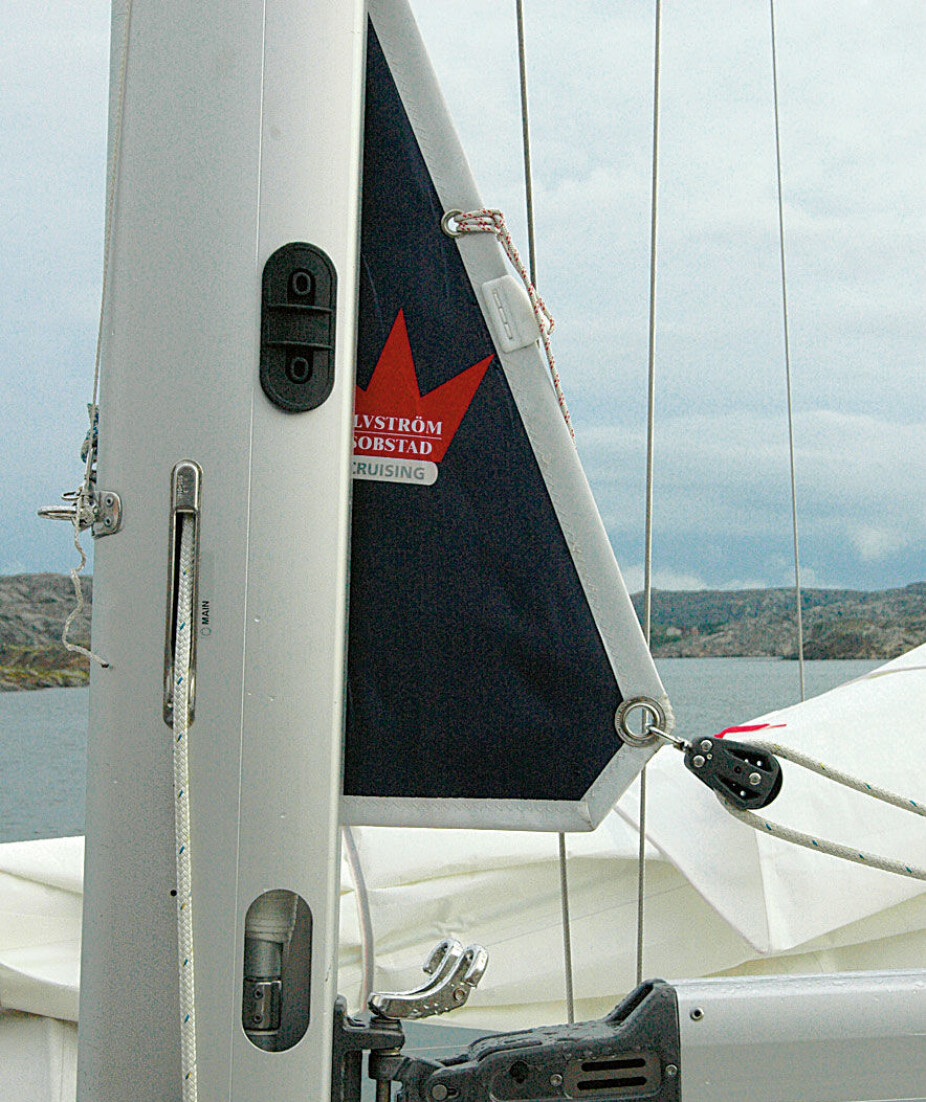 Bavaria 30 var utstyrt med rullemast, noe som gjorde at den ikke seilte like godt som den skulle i testen. Bavaria 30 var utstyrt med rullemast, noe som gjorde at den ikke seilte like godt som den skulle i testen.