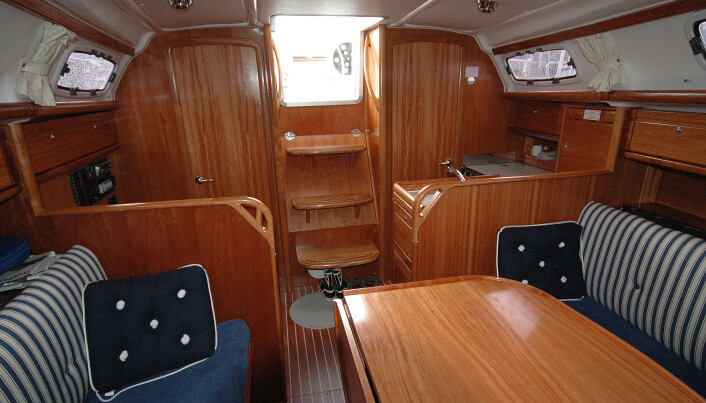 Standard planløsning fra Bavaria i mørk mahogany Standard planløsning fra Bavaria i mørk mahogany