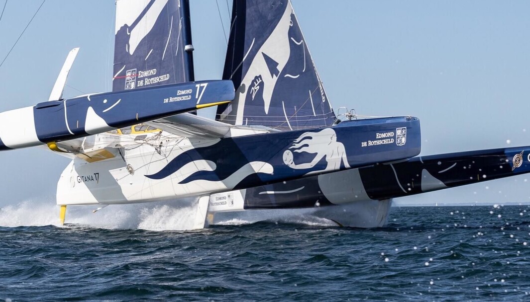 FLYR: «Maxi Edmond de Rothschild» har foiler, og det kan hjelpe Camas med rekordforsøket. FLYR: «Maxi Edmond de Rothschild» har foiler, og det kan hjelpe Camas med rekordforsøket.