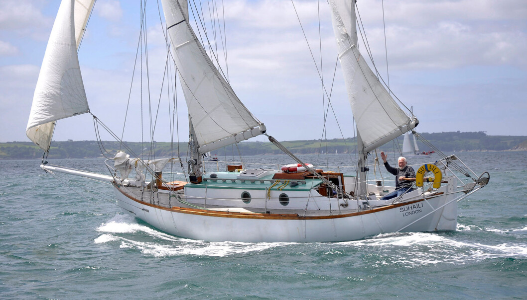 FØRST: Robin Knox-Johnstone var den aller første til å seile jorden rundt alene non stop. Det skjedde i 1969 med båten «Suhaili» FØRST: Robin Knox-Johnstone var den aller første til å seile jorden rundt alene non stop. Det skjedde i 1969 med båten «Suhaili»