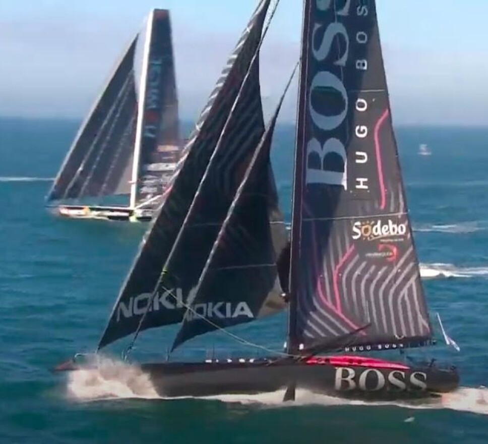 SEIL: Alex Thomson startet med brøkdels sløreseil med halsen festet til baugen. Han bar også stagseil.
