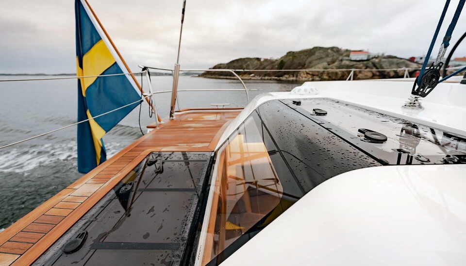 LYS: Lysinnslippet til eierlugaren frir seg fra dekk, oeverbygget og til hyttedek.