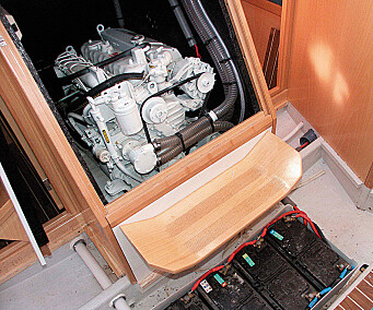 Lett å komme til motor or batterirom. Lett å komme til motor or batterirom.