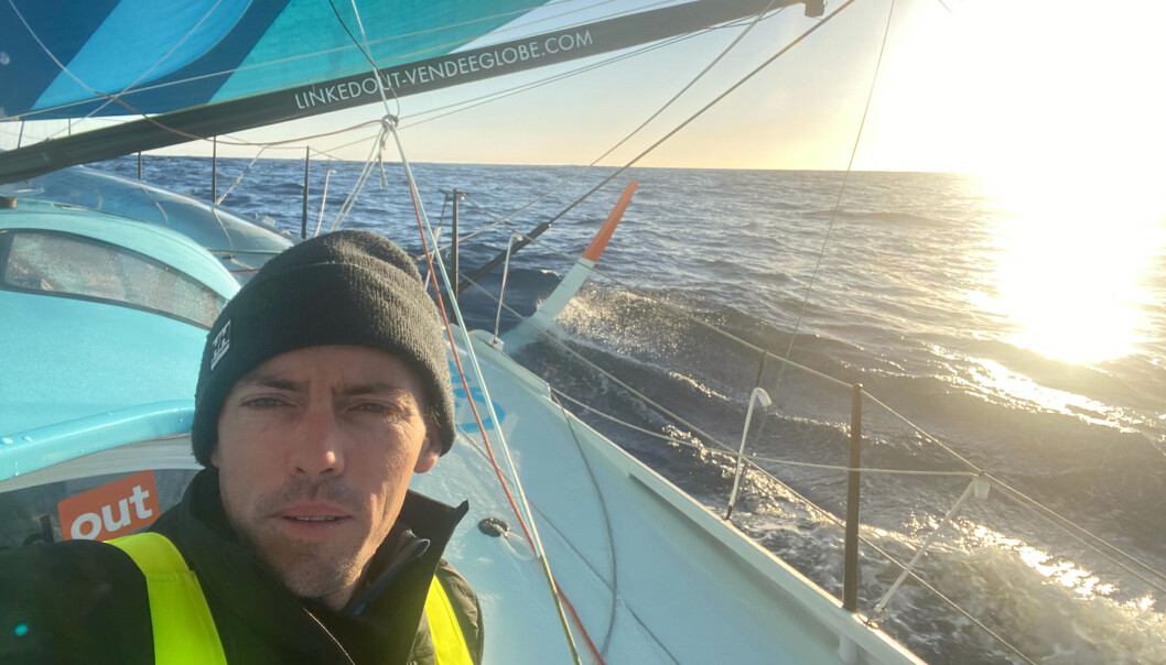 LEDER: Thomas Ruyant har tatt ledelsen i Route du Rhum med sin «LinkedOut» LEDER: Thomas Ruyant har tatt ledelsen i Route du Rhum med sin «LinkedOut»