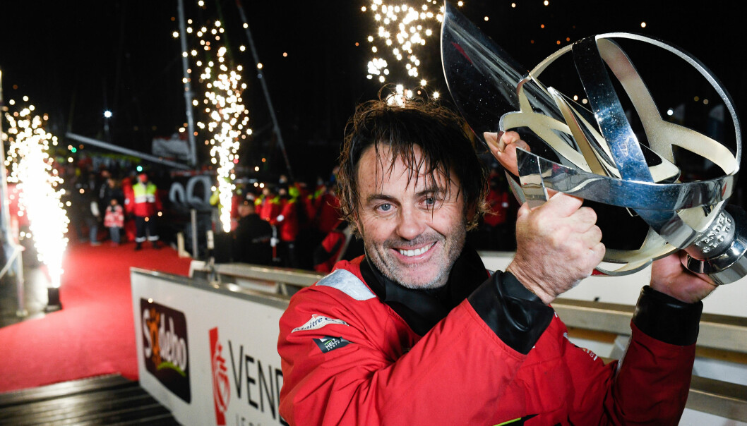 VINNER: Yannick Bestaven vant Vendée Globe, selv om to båter krysset mållinjen før ham.