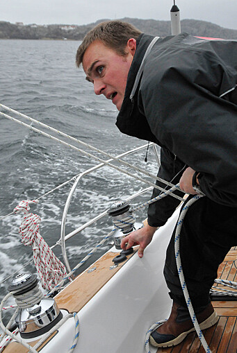 VINSJER: Peter Westfal fra Elvstrøm trimmer med trykkapper. VINSJER: Peter Westfal fra Elvstrøm trimmer med trykkapper.
