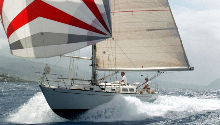 Stan Honey og Sally Lindsay Honey mot mål på Hawaii i Transpac Race Stan Honey og Sally Lindsay Honey mot mål på Hawaii i Transpac Race