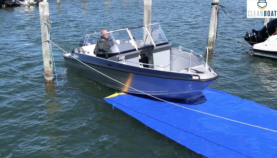 DUK: Et alternativ for mindre båter er duk som hindrer groe.