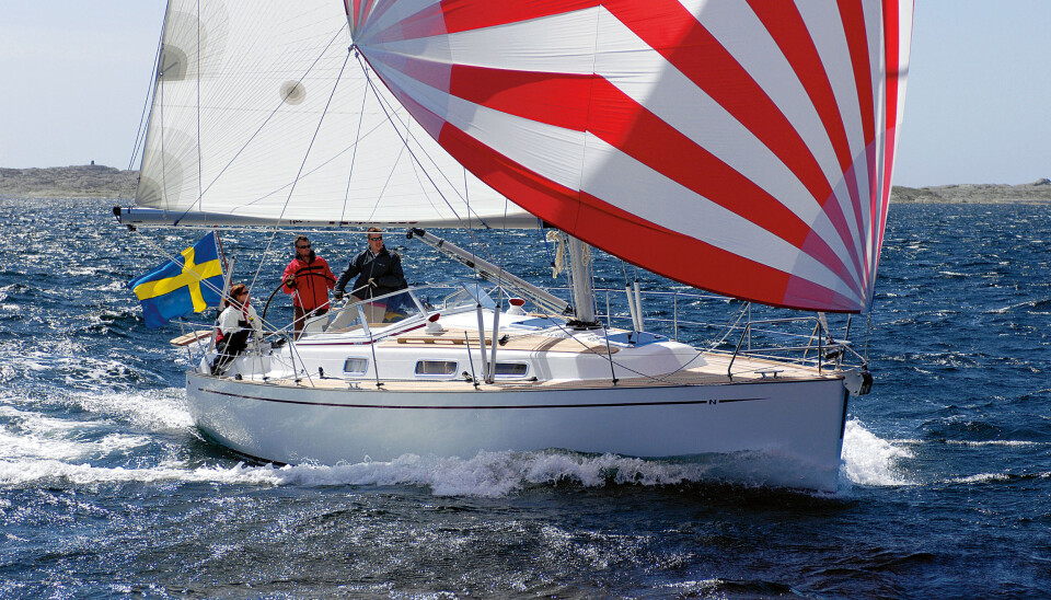 Velseilende: Najad 355 er rask som en cruiser/racer. Velseilende: Najad 355 er rask som en cruiser/racer.