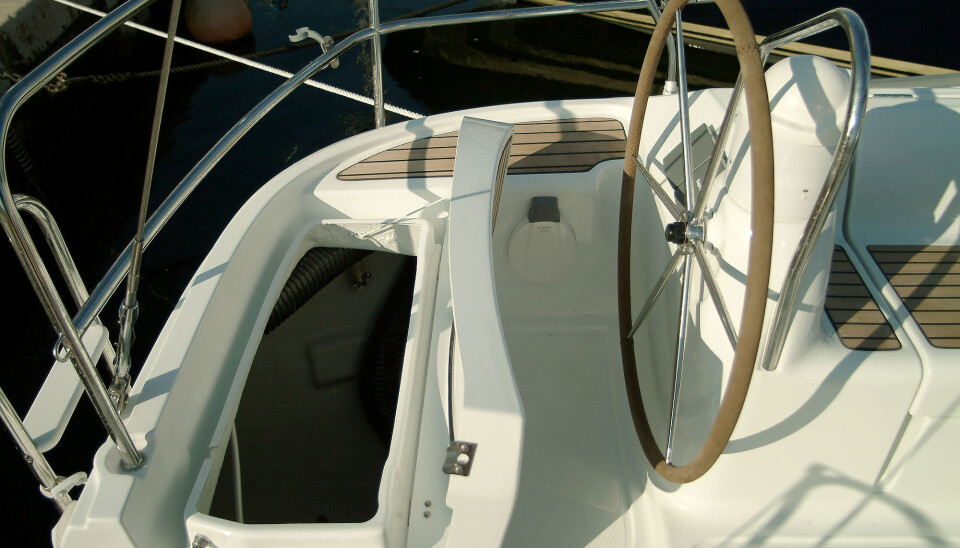 COCKPIT: God styreposisjon og godt med stueplass. COCKPIT: God styreposisjon og godt med stueplass.