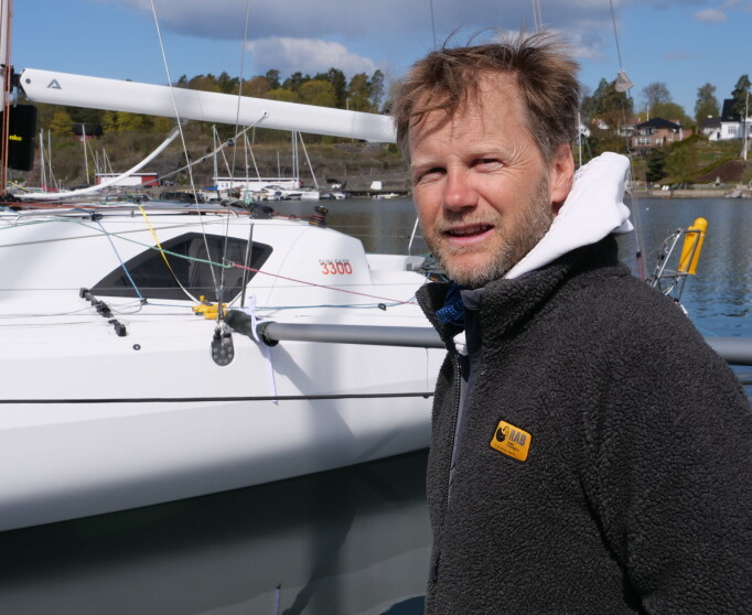 VINNER: Sigmund Hertzberg foran sin nye båt. VINNER: Sigmund Hertzberg foran sin nye båt.