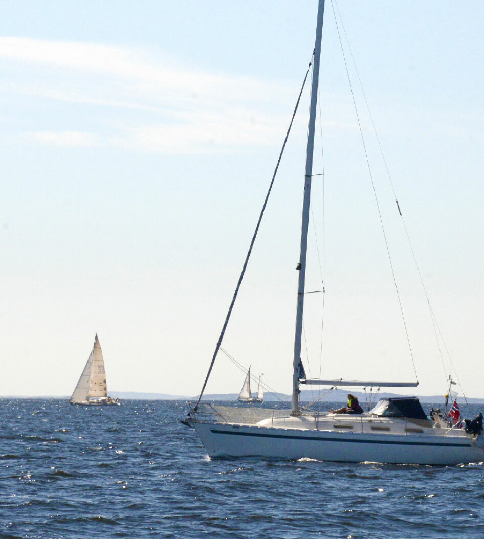 SEIL: Båten får en mer behaglig bevegelse med seilene oppe. Som bouns får du mindre støy, lukt og kostnader.