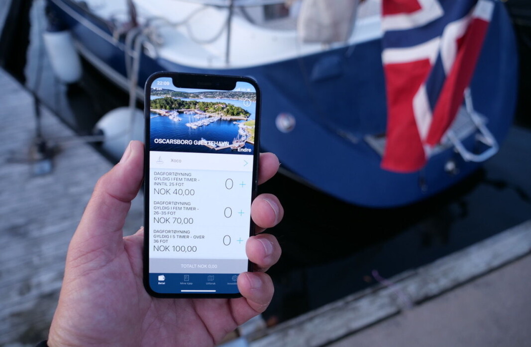 BETALING: På stadig flere havner foregår betalingen fra mobiltelefonen. BETALING: På stadig flere havner foregår betalingen fra mobiltelefonen.