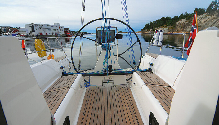 ERGOMETRISK: Cockpit er tilpasset både regatta- og turseilernes behov. ERGOMETRISK: Cockpit er tilpasset både regatta- og turseilernes behov.