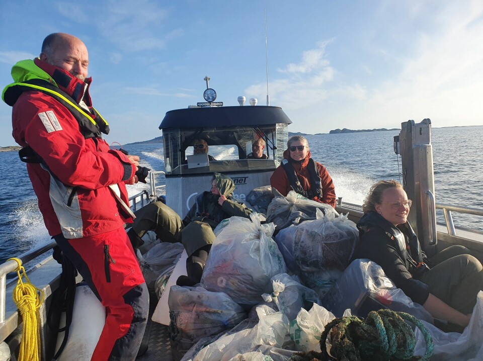 På vei inn fra Islandsøya med dagens søppelfangst