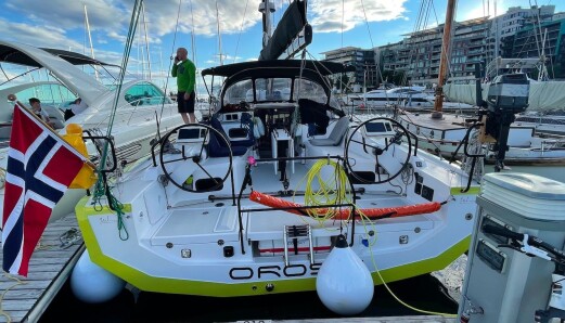 BREI: Båtens enorme størrelse gir en stor cockpit, samt høy krengningsstabilitet. BREI: Båtens enorme størrelse gir en stor cockpit, samt høy krengningsstabilitet.