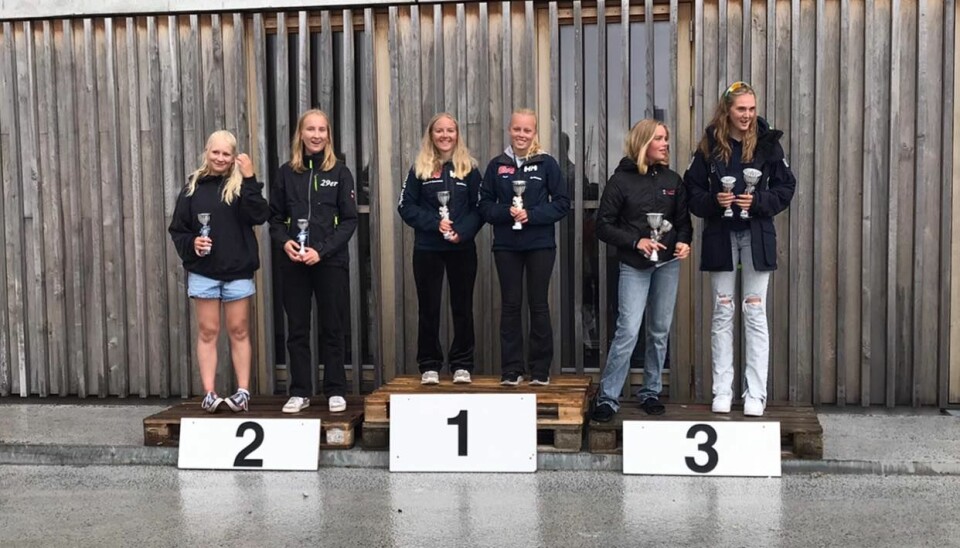 Norske jenter på toppen av seierspallen