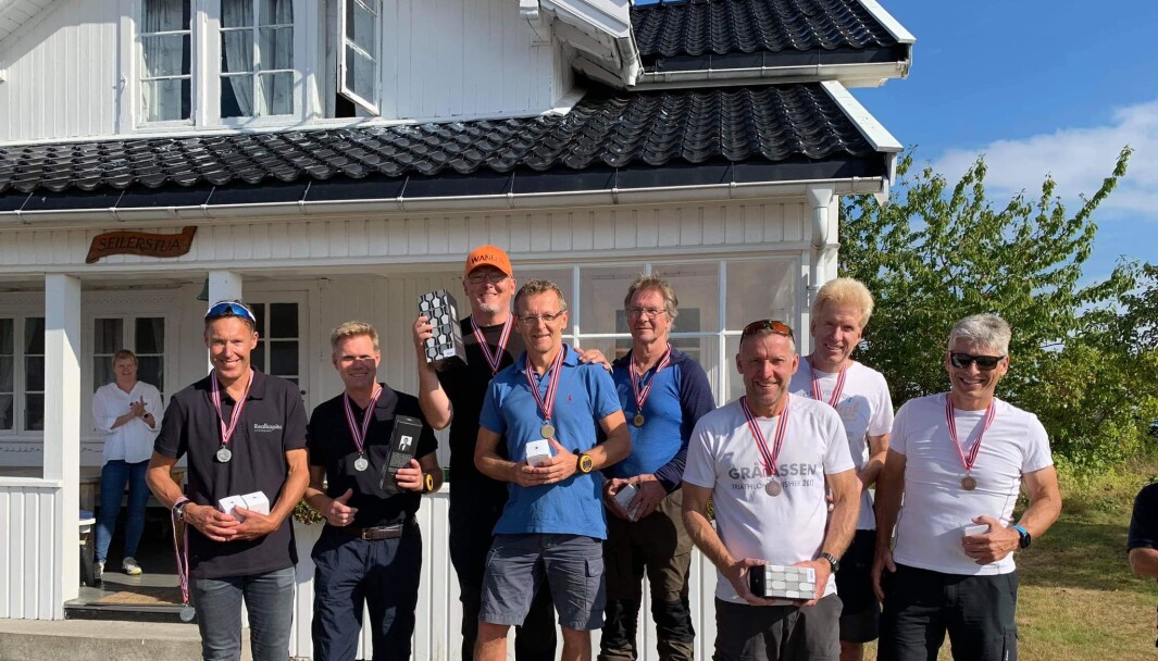 Medaljevinnerne i Soling. Fra venstre Terje Sorteberg, Torgeir Pedersen, Dag Usterud mangler, Lars Ingeberg, Alf Larsen, Bjorn Johanson, Jan-Kristian Vedeler, Øyvind Nilsson og Frode Johansen. Medaljevinnerne i Soling. Fra venstre Terje Sorteberg, Torgeir Pedersen, Dag Usterud mangler, Lars Ingeberg, Alf Larsen, Bjorn Johanson, Jan-Kristian Vedeler, Øyvind Nilsson og Frode Johansen.