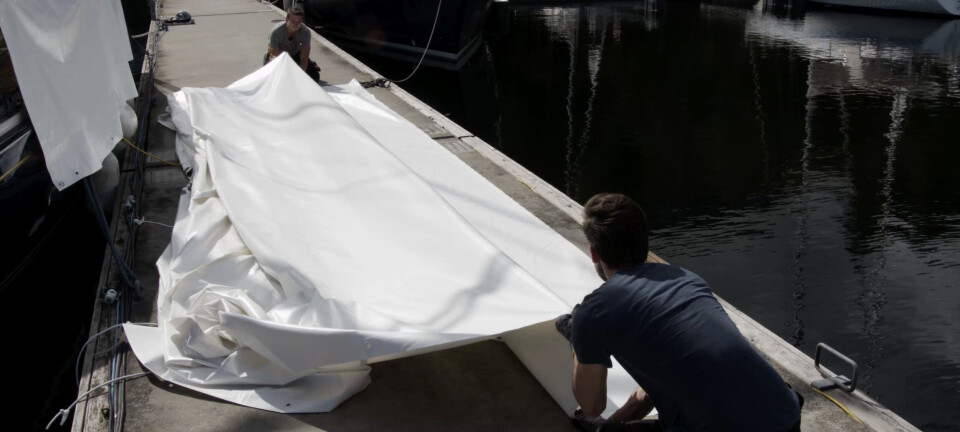 Slik pakker du ned en skreddersydd presenning