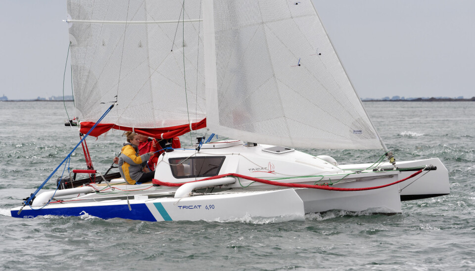 ENKEL: Tricat 6,9 kan gi morsomme seilopplevelser i en lett trimaran.