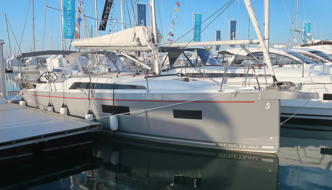 NY: Oceanis 34.1 arver formspråket fra 40.1. Den utstilte båten er «First-line», utstyrspakken for de seilglade. NY: Oceanis 34.1 arver formspråket fra 40.1. Den utstilte båten er «First-line», utstyrspakken for de seilglade.