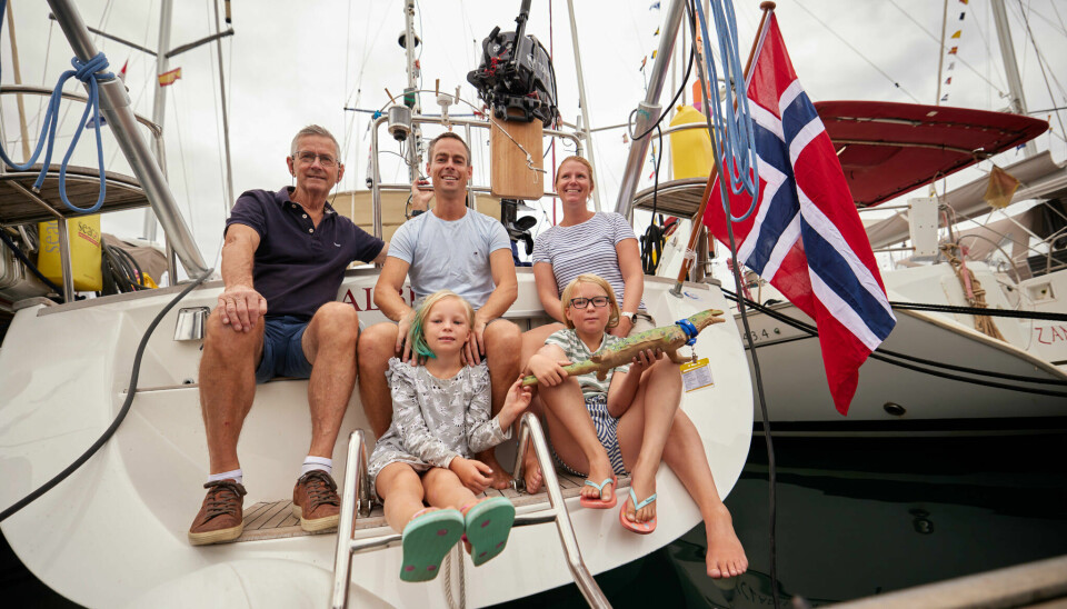 Marthe Faugstad & Anders Landro i Najad 490 «Albicilla» seiler med barna Lucie og Matilde.