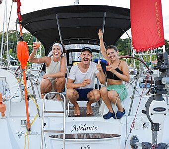 TRE: Sun Odyssey 50 DS «Adelante» hadde bare ett mannskap på tre over Atlanterhavet. TRE: Sun Odyssey 50 DS «Adelante» hadde bare ett mannskap på tre over Atlanterhavet.