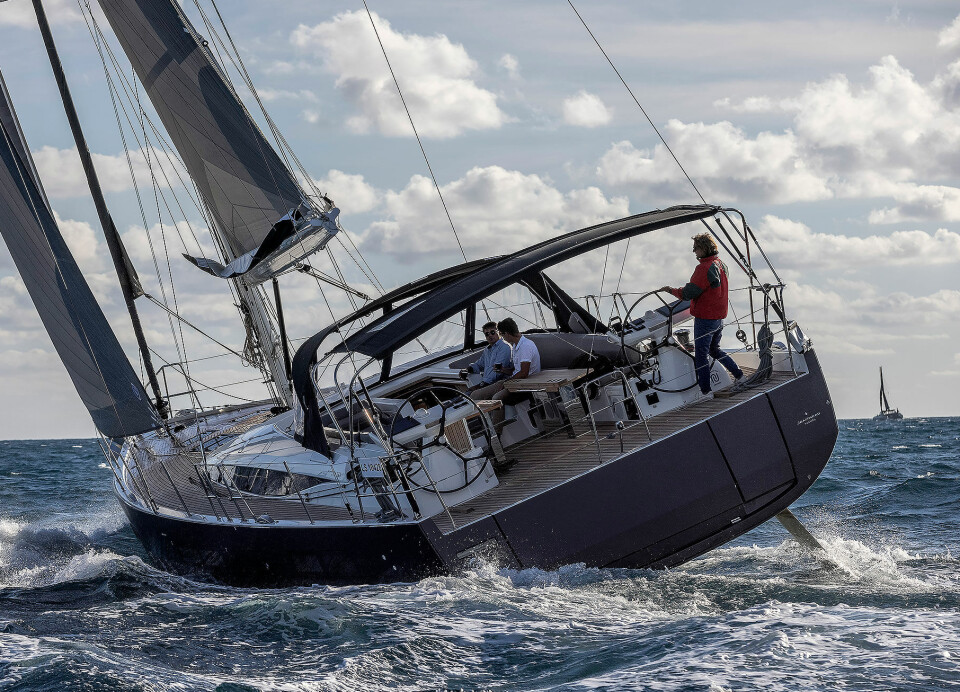 DIGER: Jeanneau Yacht 60 er messas største seilbåt.