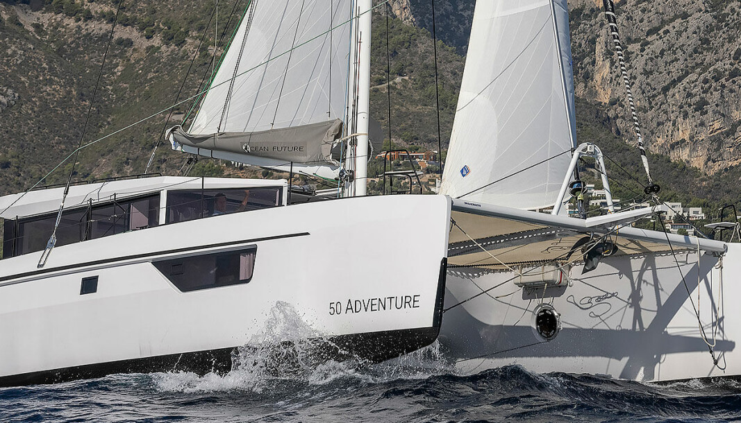 GRØNN: Windelo 50 er en katamaran bygget mer miljøvennelig. Basaltfiber erstatter glassfiber. Elmotor diesel. Båten har også seil av Hydra Net. GRØNN: Windelo 50 er en katamaran bygget mer miljøvennelig. Basaltfiber erstatter glassfiber. Elmotor diesel. Båten har også seil av Hydra Net.