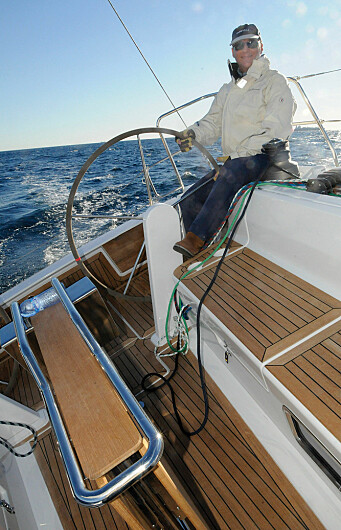 Vanni Galgani, journalist i Fare Vela, var positivt overras ket over Hanse 445. Vanni Galgani, journalist i Fare Vela, var positivt overras ket over Hanse 445.