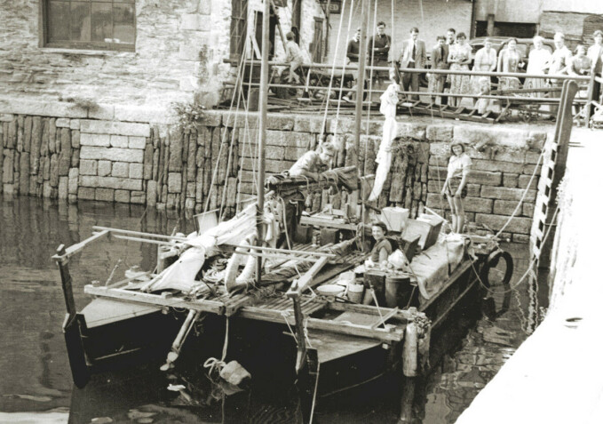 23 FOT: Med sin egenbygde dobbelkano på 23 fot krysset James Wharram Atlanterhavet sammen med to kvinner. 23 FOT: Med sin egenbygde dobbelkano på 23 fot krysset James Wharram Atlanterhavet sammen med to kvinner.