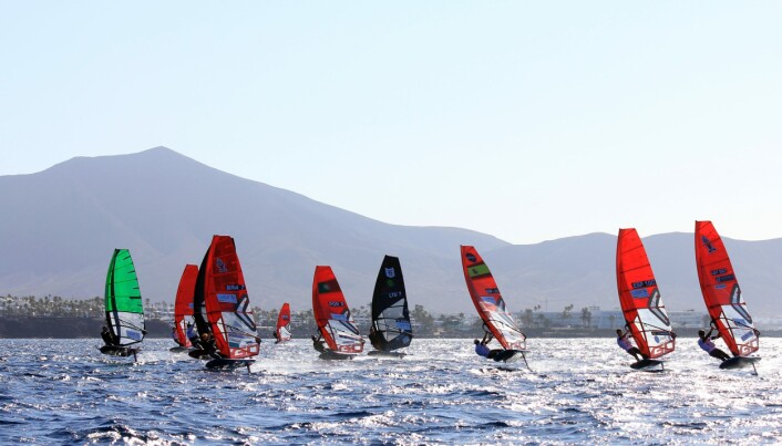 FOIL: Lanzarote Foil Challange blir et maratonløp på ni timer i høy fart. FOIL: Lanzarote Foil Challange blir et maratonløp på ni timer i høy fart.