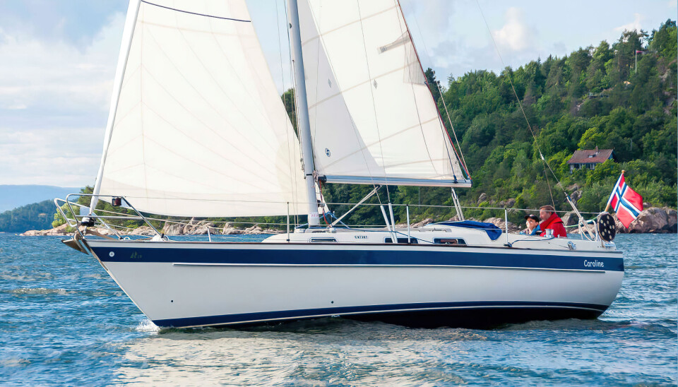 Hallberg-Rassy 29: En svært vellykket svensk 29-foter fra 1983 var annonsert for 220 000 kr i Norge og ble solgt i vinter. På Boat24 koster tilsvarende båt 530 000. Hallberg-Rassy 29: En svært vellykket svensk 29-foter fra 1983 var annonsert for 220 000 kr i Norge og ble solgt i vinter. På Boat24 koster tilsvarende båt 530 000.