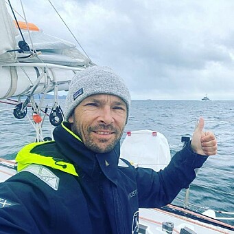 FRI: «Use it again» med tommelen opp etter å ha fått hjelp av marinen. FRI: «Use it again» med tommelen opp etter å ha fått hjelp av marinen.