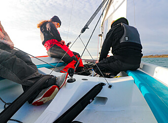 COCKPIT: RS Toura har langsgående tofter i hele cockpiten, og den er selvlensene. COCKPIT: RS Toura har langsgående tofter i hele cockpiten, og den er selvlensene.