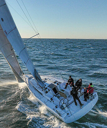 LARGE: First 36 seiler klassen «Large». LARGE: First 36 seiler klassen «Large».