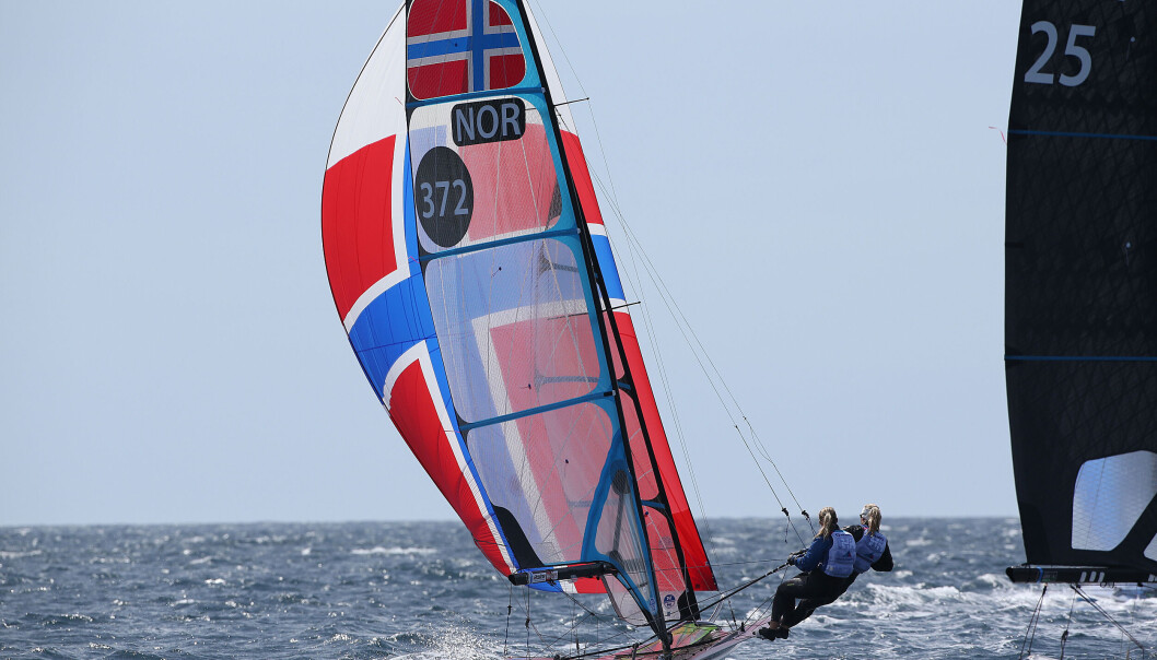 Helene Næss og M<arie Rønningen i aksjon Helene Næss og M<arie Rønningen i aksjon
