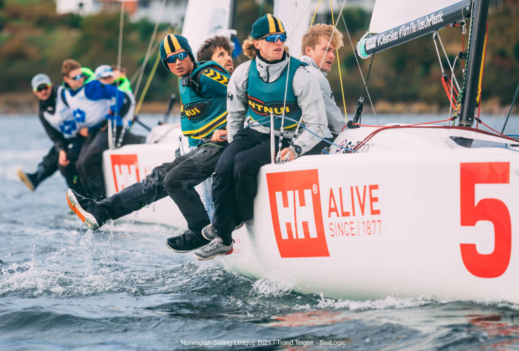 TETT: Det blir stor underholding når 30 lag skal kjempe i Seilsportsligaen. TETT: Det blir stor underholding når 30 lag skal kjempe i Seilsportsligaen.