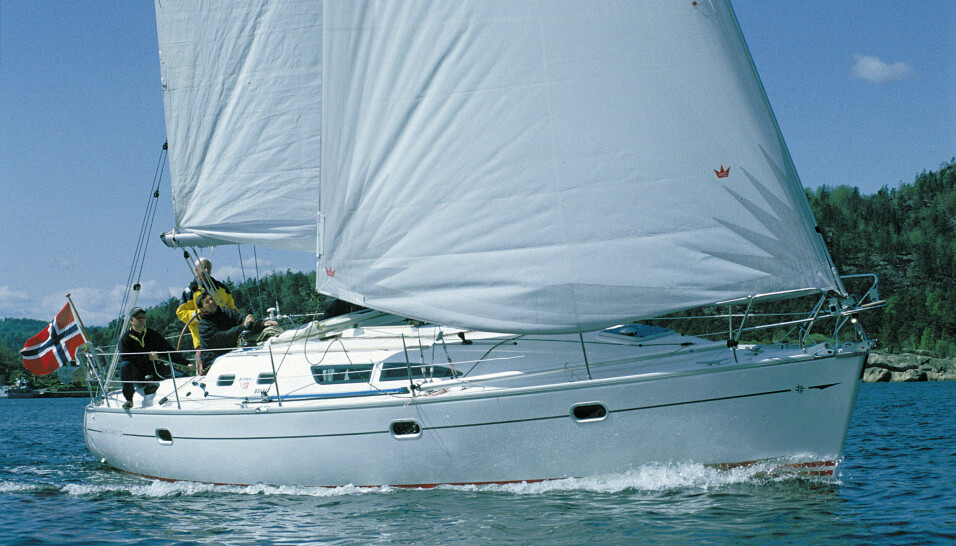 Sun Odyssey 37 37-foteren fra Jeanneau ble lansert i 1998, og kom i 2000 i en Sun Fast-versjon med høyere rigg og dypere kjøl. Båten var moderne da den ble lansert og er et godt alternativ til Hanse, særlig i den raske versjonen. Det ble solgt et stort antall slike båter i Norge. Prisen ligger på nivå med Hanse 371.